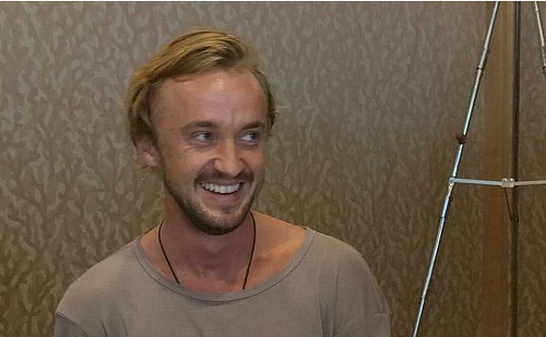 Utca zenésznek állt Tom Felton