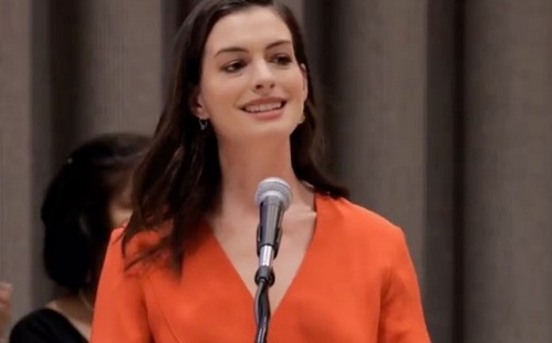 Anne Hathaway először mutatta meg
