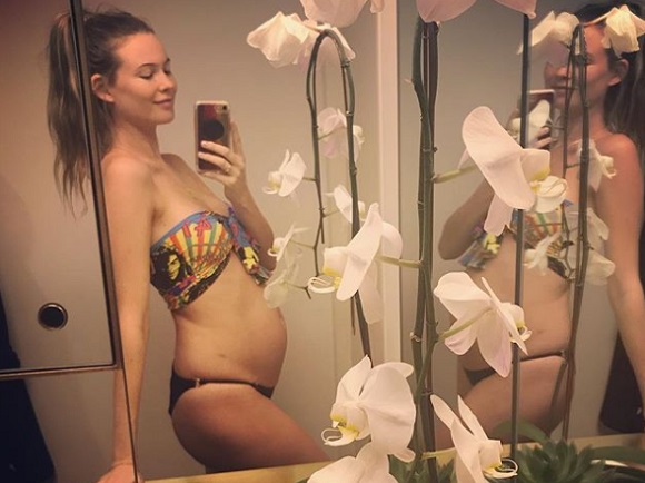 Adam Levine párja, Behati Prinsloo a második babájukat várja