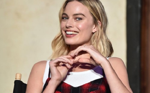 Margot Robbie-t kiakasztják a babás kérdések