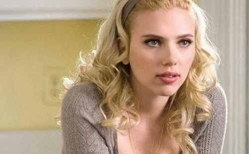 Nocsak, kivel ünnepelt Scarlett Johansson