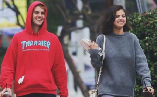 Justin Bieber és Selena Gomez nem is kíváncsi másra