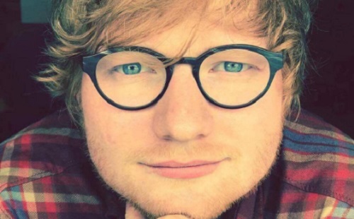Ed Sheeran balesetben sérült