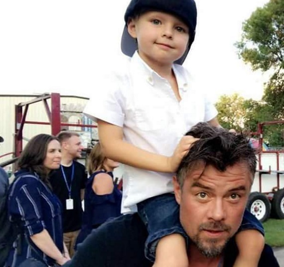 Fergie kisfia, Axl és férje, Josh Duhamel