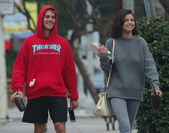 Justin Bieber és Selena Gomez szemmel láthatóan jól érzi magát együtt