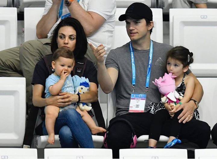 Mila Kunis családjával