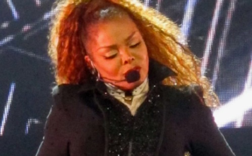 Janet Jackson teljes felügyeletet akar fia felett