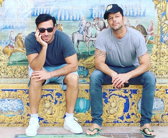 Ricky Martin és a párja (balra) nyilvános esküvőt akar