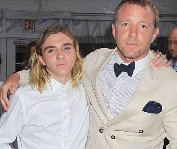 Guy Ritchie és Madonnával közös fia, Rocco