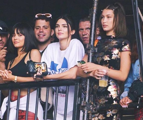 Kylie Jenner és Bella Hadid Kendallal együtt végül megjelent a fesztiválon