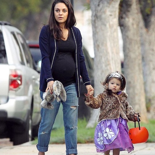 Mila Kunis és kislánya, Wyatt - itt még csak várták az öcsit