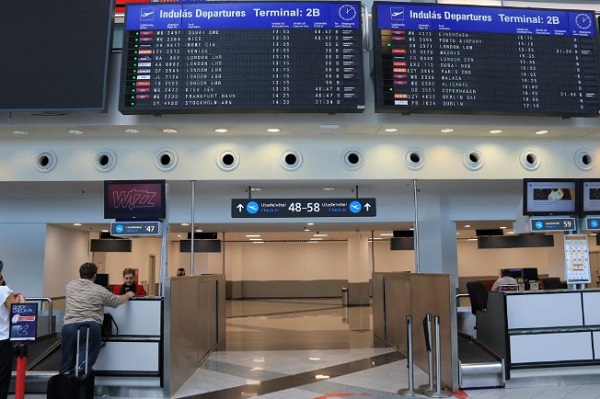 Új check-in pultokat alakítottak ki a Budapest Airport 2B terminálján