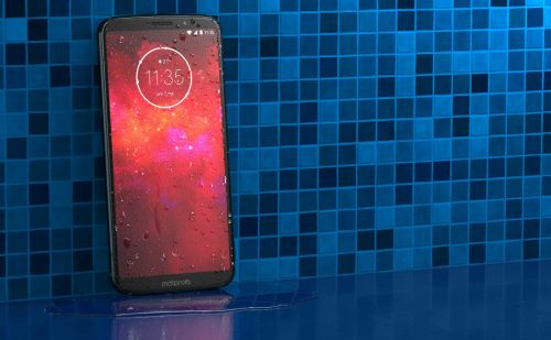 Hathüvelykes képernyővel és AI duál kamerával támad a Moto Z3 Play