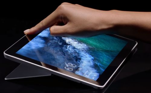 Táblagép és laptop kombinációját hozza el a tízhüvelykes Microsoft Surface Go