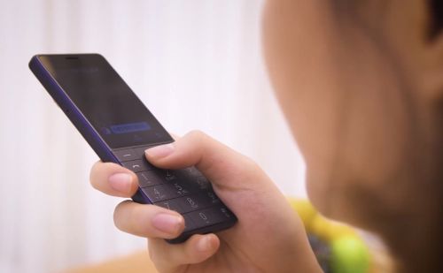 Mesterséges intelligenciára fókuszáló funkciótelefon mutatkozott be Qin AI Phone néven