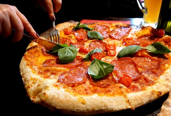 Mesters&eacute;ges intelligencia: pizz&aacute;t is egyszerűen meg lehet rendelni chatbot seg&iacute;ts&eacute;g&eacute;vel