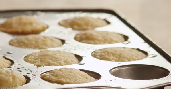 A muffinfánk tésztát süssük ki a megszokott muffin formában