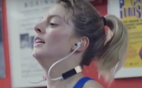 Ezt tudja a mesterséges intelligenciás fejhallgató 