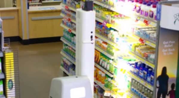Robot szkenneli az árut a Walmart üzleteiben