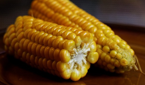 A főtt kukorica is okozhat bajt a fogaknak