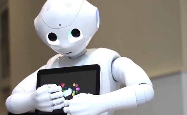 Mesterséges intelligencia: az oktató robot asszisztensként állhat helyt