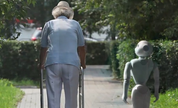 A seg&iacute;tő robotok fel&uuml;gyelhetik az idősek k&ouml;zleked&eacute;s&eacute;t