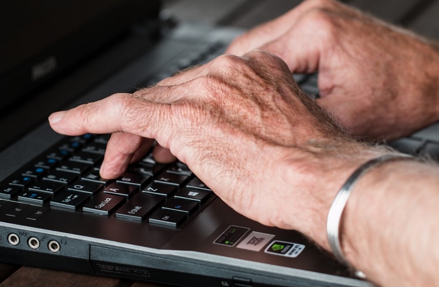 A Google ingyenes k&eacute;pz&eacute;st is ny&uacute;jt a mesters&eacute;ges intelligencia &uacute;js&aacute;g&iacute;r&oacute; projektj&eacute;hez