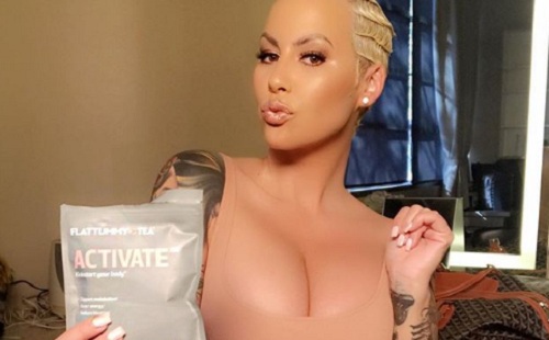 Amber Rose kisebb melleket kap