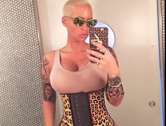 Amber Rose mellkisebbítő műtétre megy