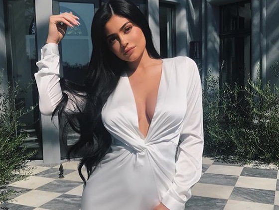 Kylie Jenner eltűnt a nyilvánosság elől - töltekezik?