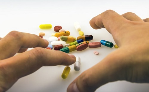 Komplikációkat vetít előre az MI - gyógyszereknél