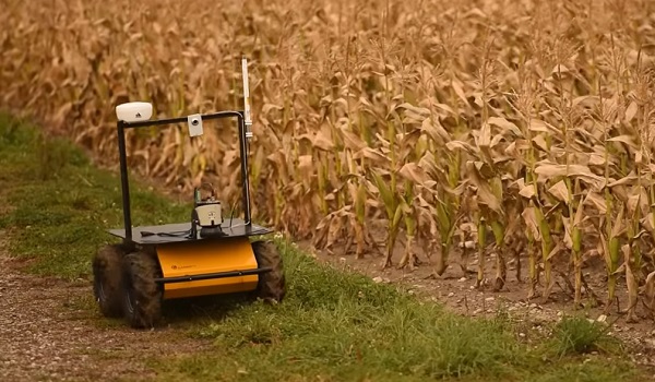 A robotnak tudnia kell navig&aacute;lni k&ouml;rnyezet&eacute;ben s k&ouml;zben d&ouml;nt&eacute;seket hozni