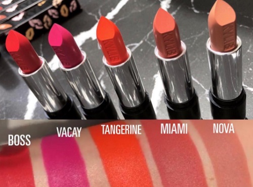 A Kylie Cosmetics rúzsokat és szemféjpúdereket egyaránt kínál