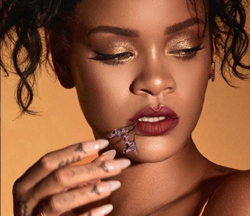 Rihanna maga is előszeretettel változtatja alapozói színét
