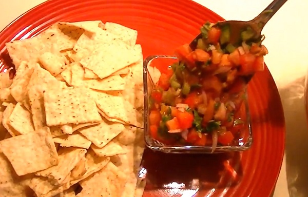 A salsa salátát tortilla chipshez is ehetjük