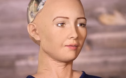Sophia, a világ első női robotja Budapesten