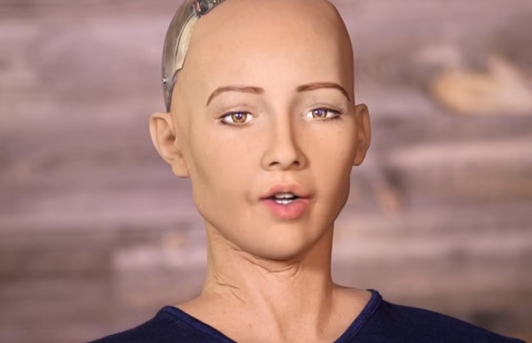 Sophia, az első női robot képes részt venni beszélgetésekben és érzelmeket kifejezni