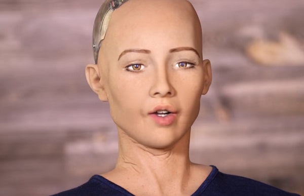 Sophia, a világ első női robotja Budapesten