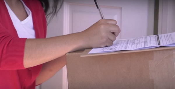 A csomagot csak &aacute;tvenni kell, miut&aacute;n az MI szoftver seg&iacute;ts&eacute;g&eacute;vel megrendelt&uuml;k az &aacute;rut