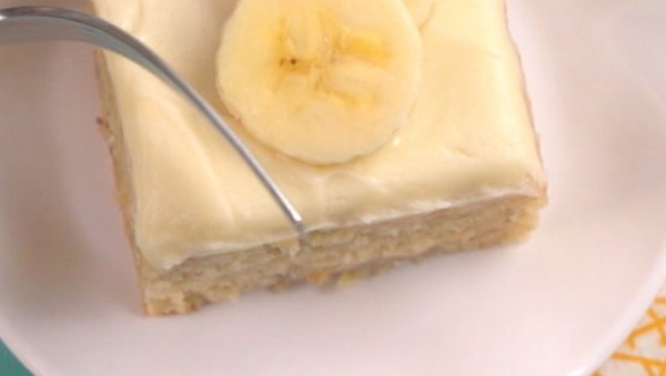 A banános süti nemcsak látványra csalogató - nagyon finom is