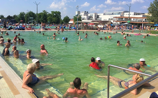 Megkezdődött a strandszezon