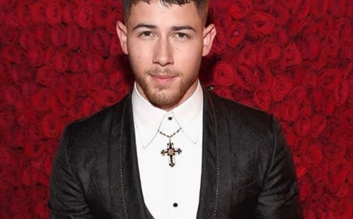 Nick Jonas indiai színésznővel randizik?
