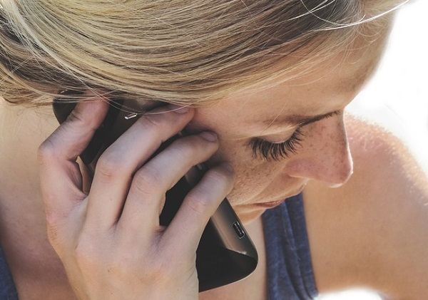 A Google MI szolg&aacute;ltat&aacute;sa k&eacute;pes ut&aacute;nozni az emberi hangot h&iacute;v&aacute;s sor&aacute;n