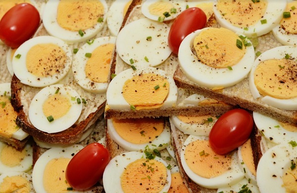 Tegyünk főtt tojást a szendvicsre - a szívünkkel is jót teszünk