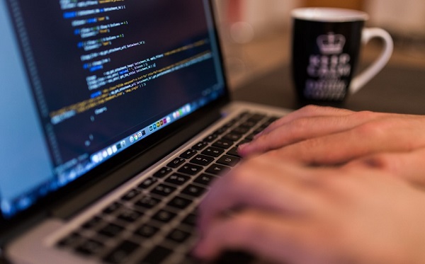 Mesters&eacute;ges intelligencia: a v&aacute;s&aacute;rl&oacute;k k&eacute;rd&eacute;seire chatbot v&aacute;laszol az Aldin&aacute;l