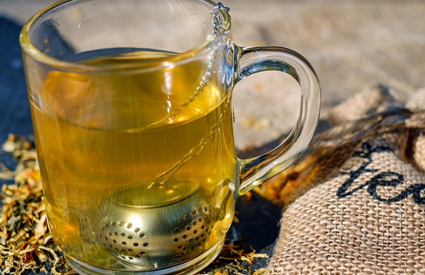 Megfázás és influenza esetén a tea és a vízfogyasztás a legjobb
