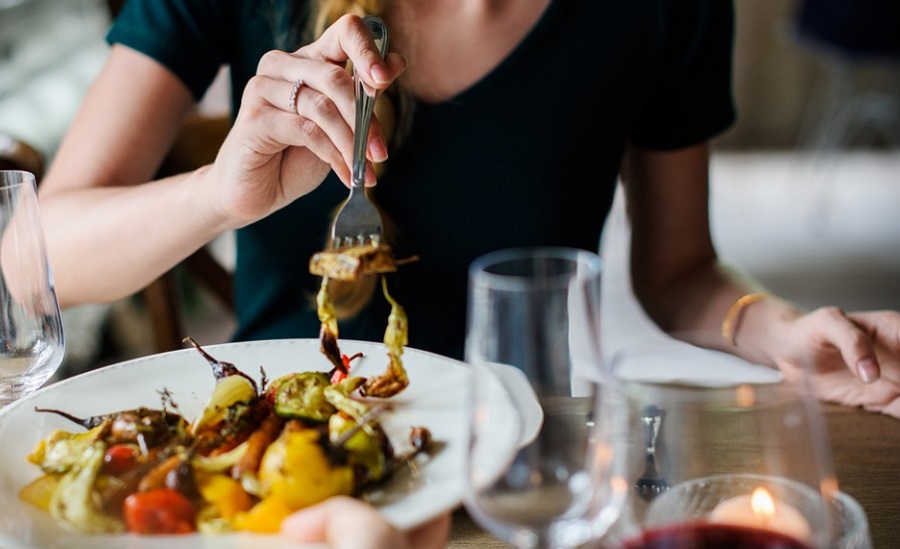 A mesterséges intelligencia kiszúrja, mely éttermekben lehet esélyünk ételmérgezésre