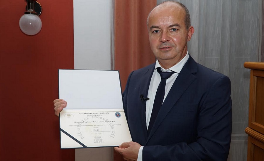 Dr. Szabó László, a Fixfogsor® Rendelő alapító-igazgatója és a Dél-alföldi Innovációs Díj 2018. évi II. díja