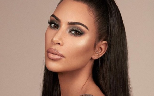 Megjött Kim Kardashian első szempillaspirálja