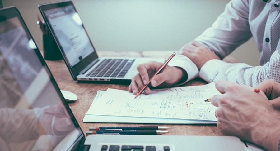 A c&eacute;geknek fel kell k&eacute;sz&uuml;lni&uuml;k a mesters&eacute;ges intelligencia hozta v&aacute;ltoz&aacute;sokra